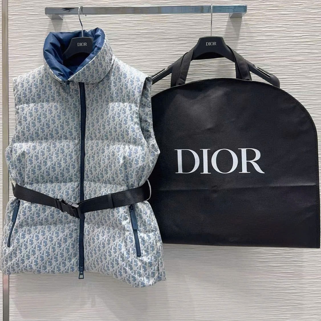 Set áo phao sát nách quần dài họa tiết hãng Dior 2