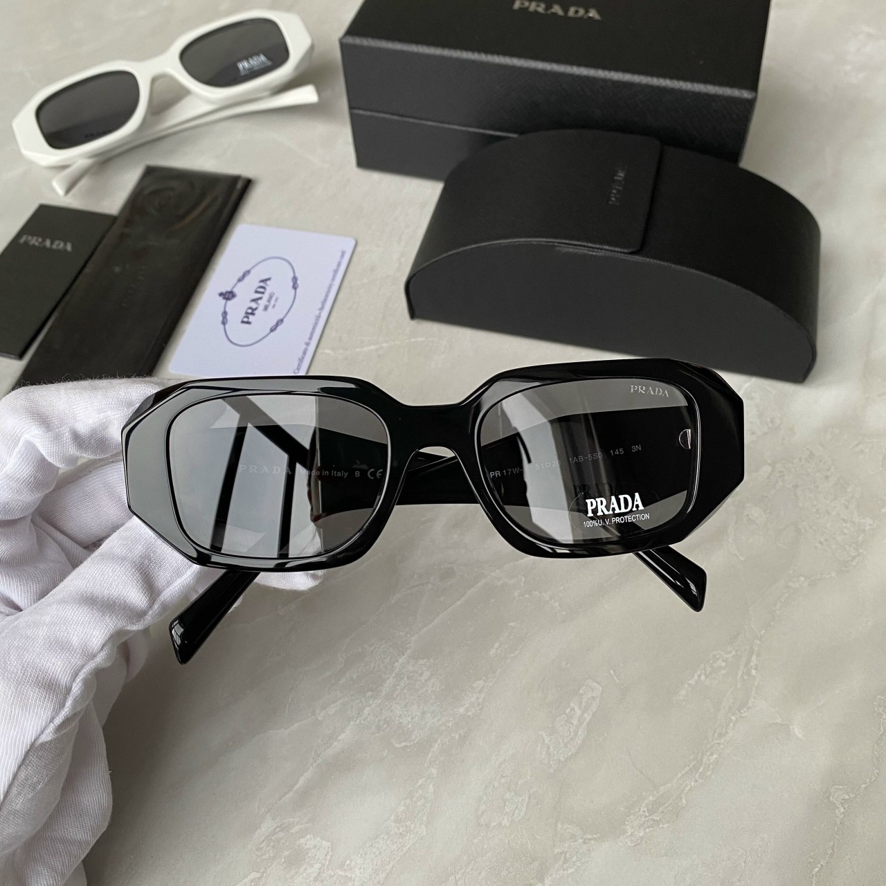 Mắt kính gọng to Prada Symbole sunglasses