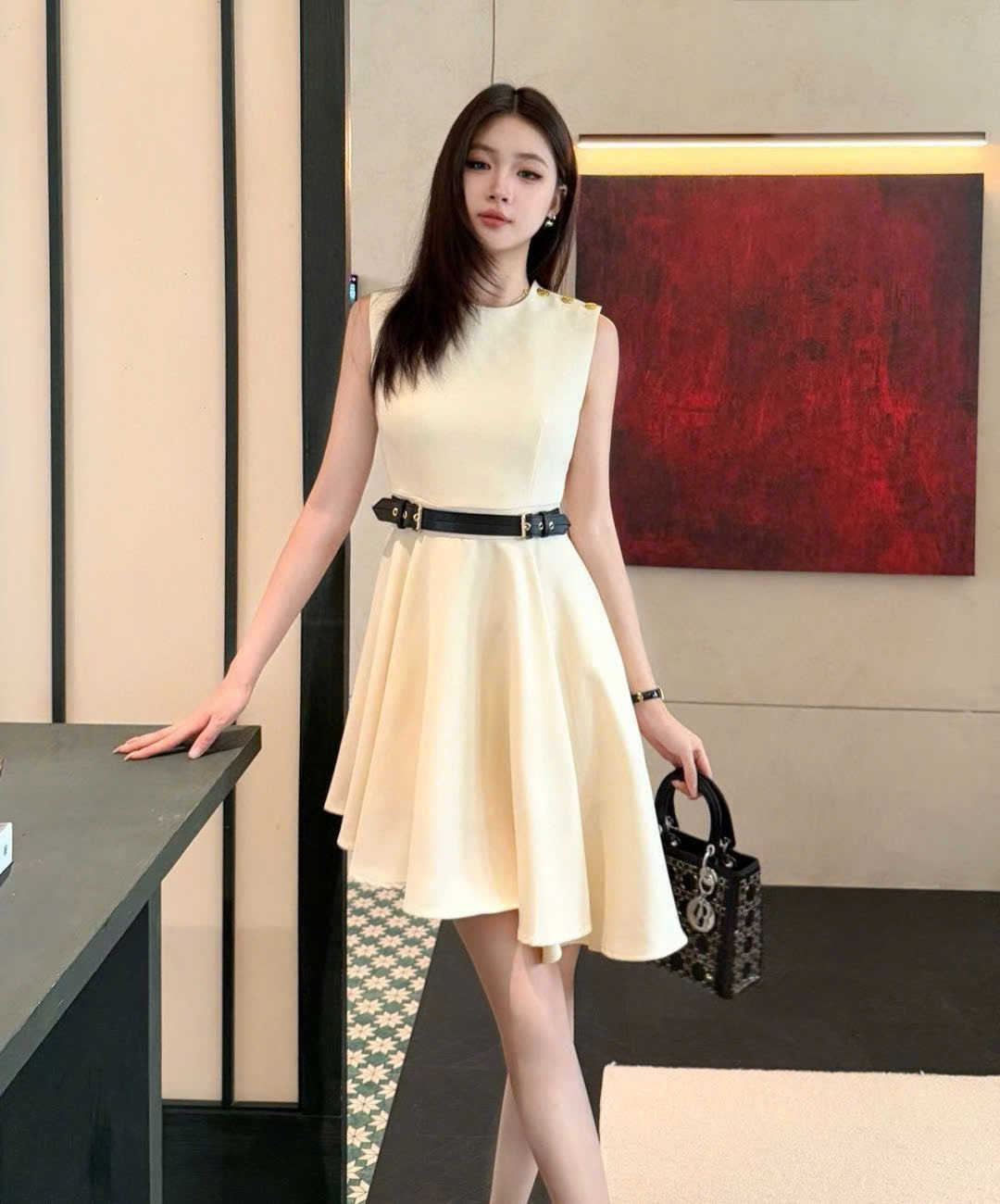 Đầm nữ LV khuy dập nổi logo 4