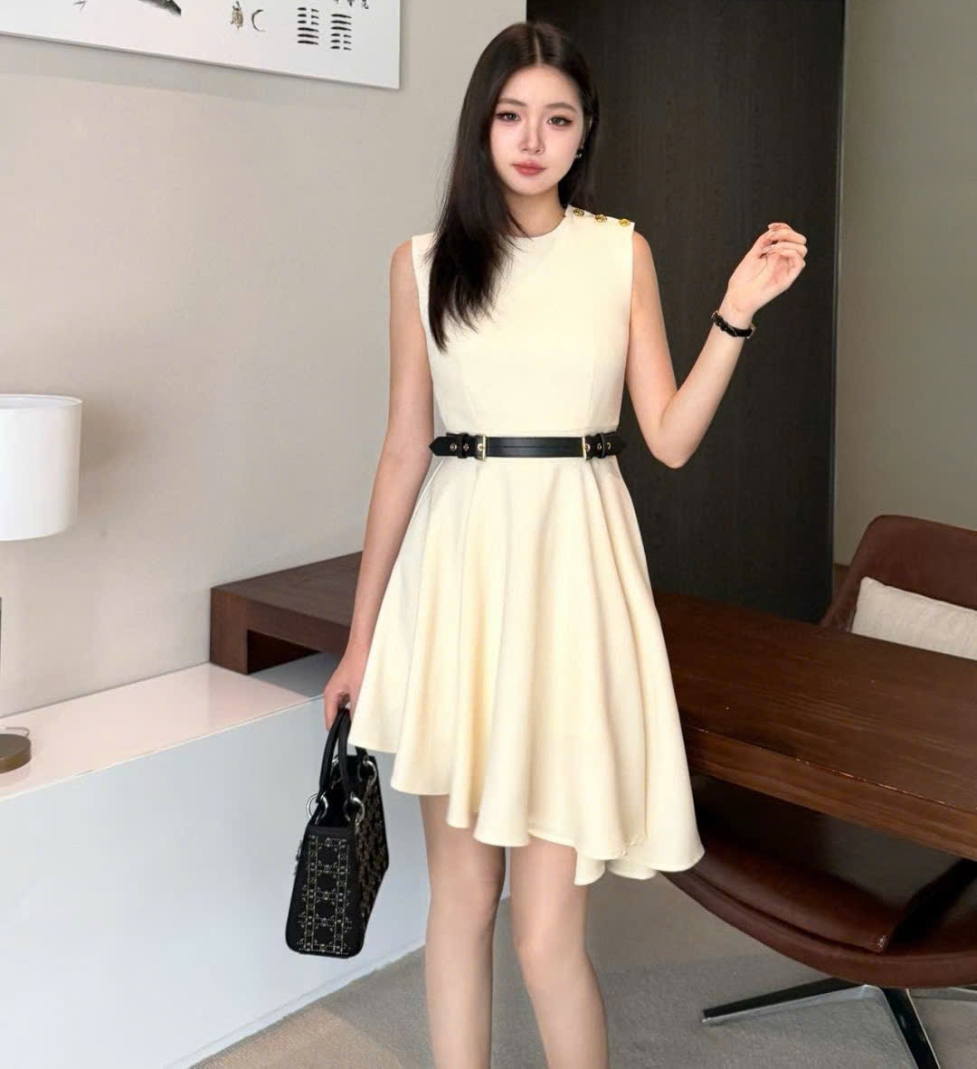 Đầm nữ LV khuy dập nổi logo 10