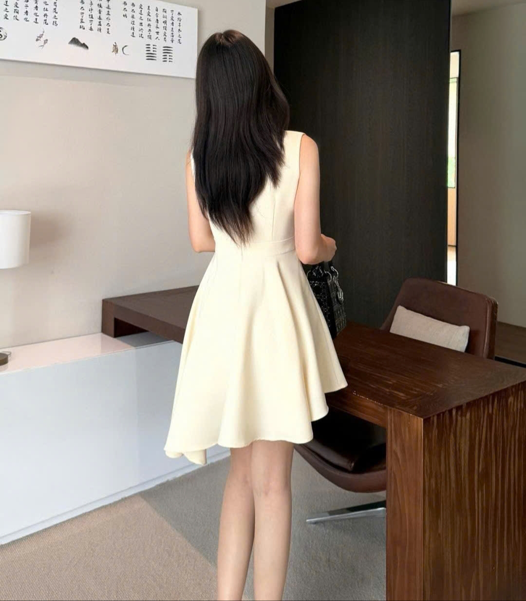 Đầm nữ LV khuy dập nổi logo 11
