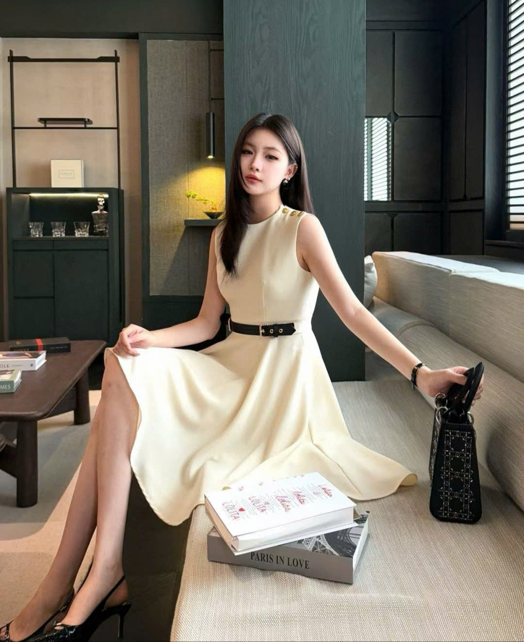 Đầm nữ LV khuy dập nổi logo 13