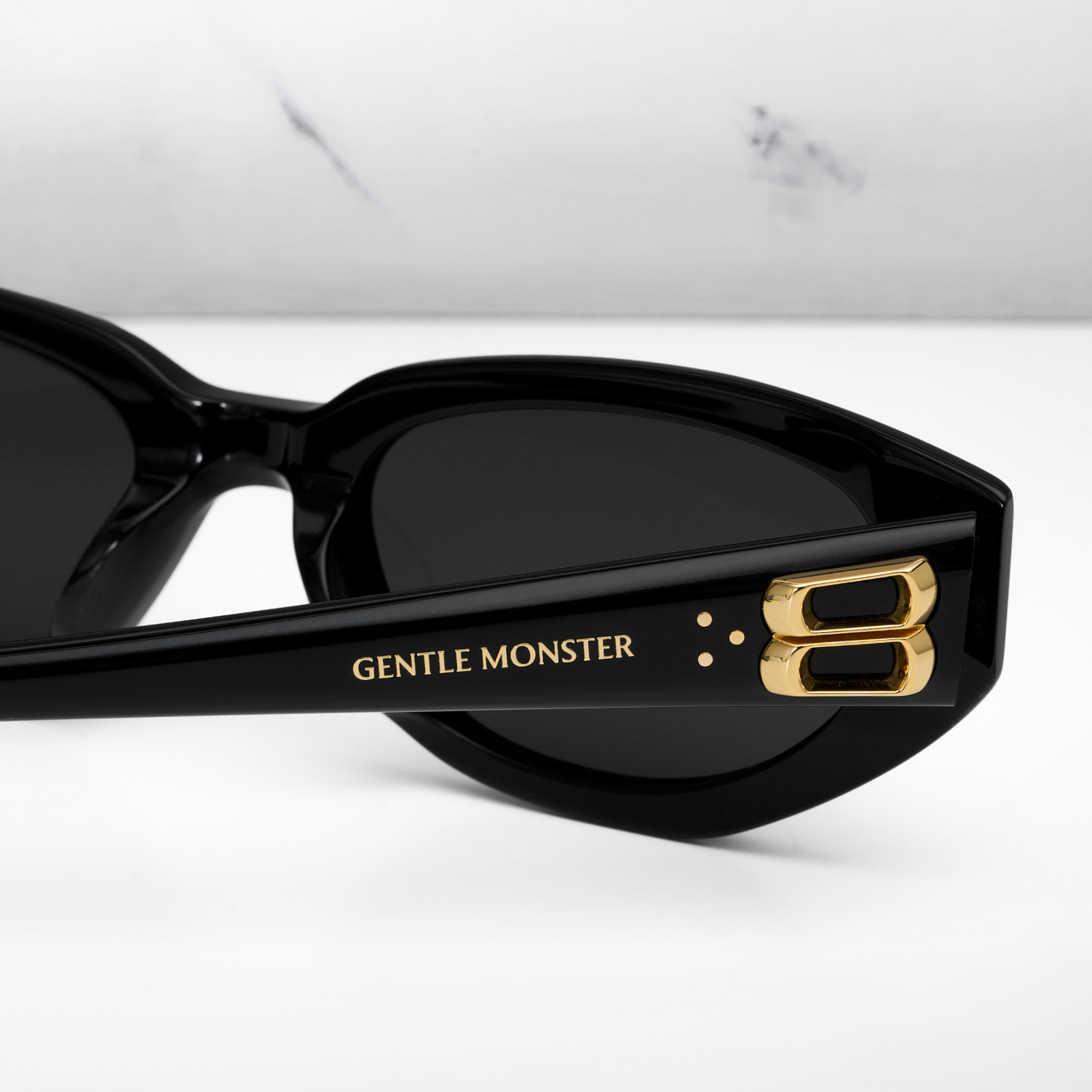 Mắt kính Gentle Monster Duns 01 Modern Cat-Eye Sunglasses In Black Acetate 1
