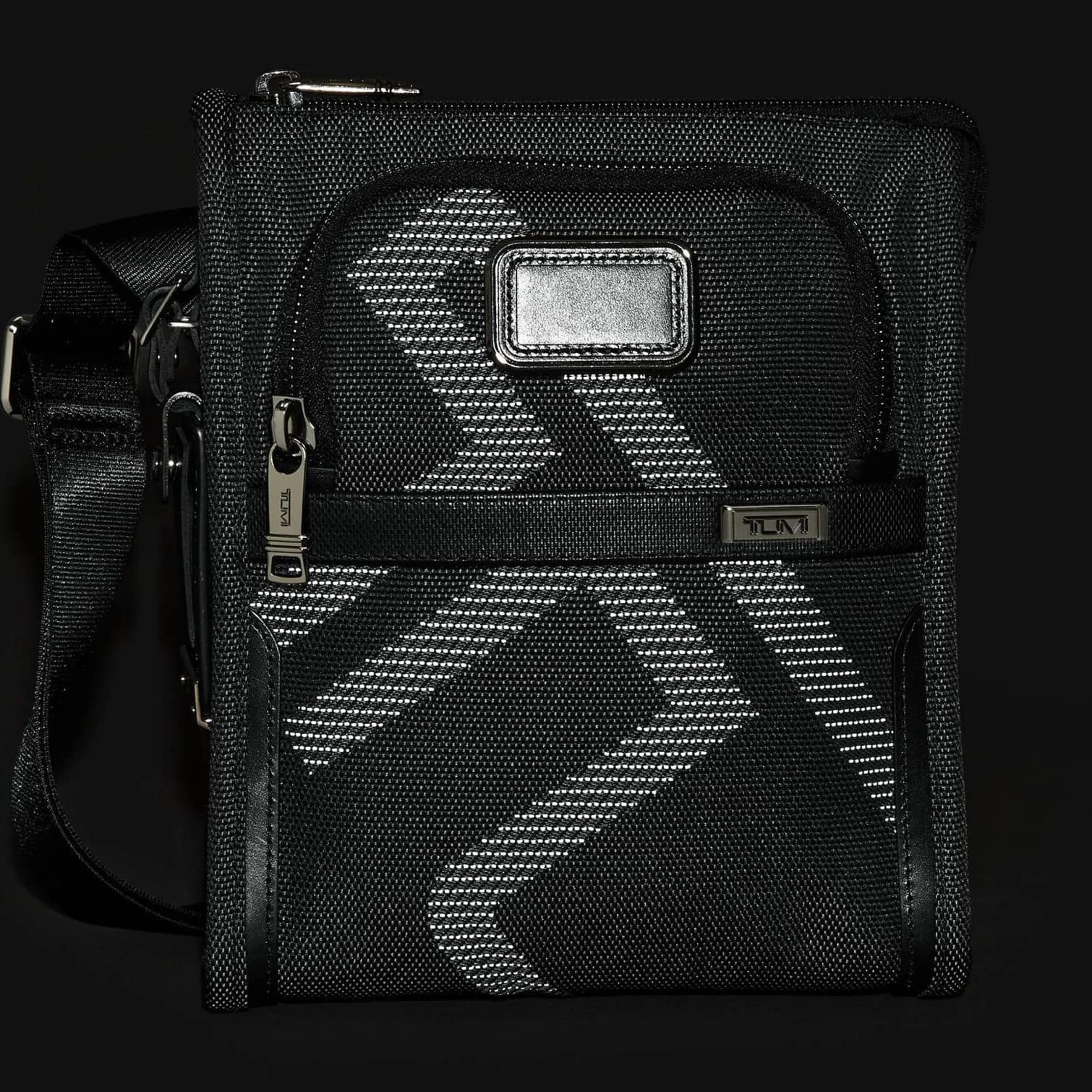 Túi đeo chéo Tumi Alpha Pocket Bag Small Reflective T-Jacquard 1