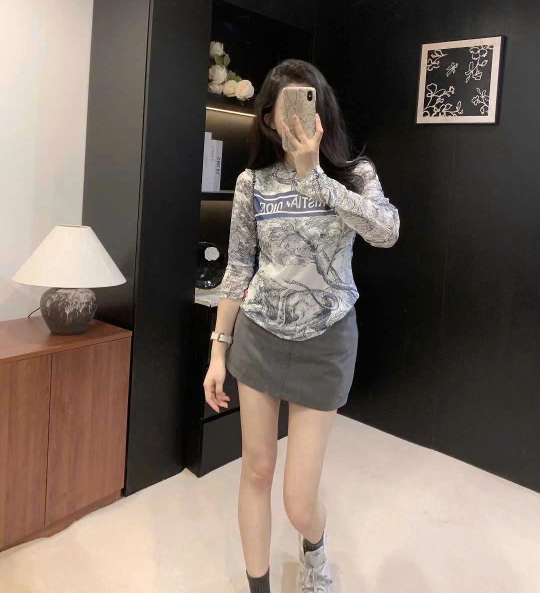 Áo thun nữ giữ nhiệt họa tiết hãng Dior 3