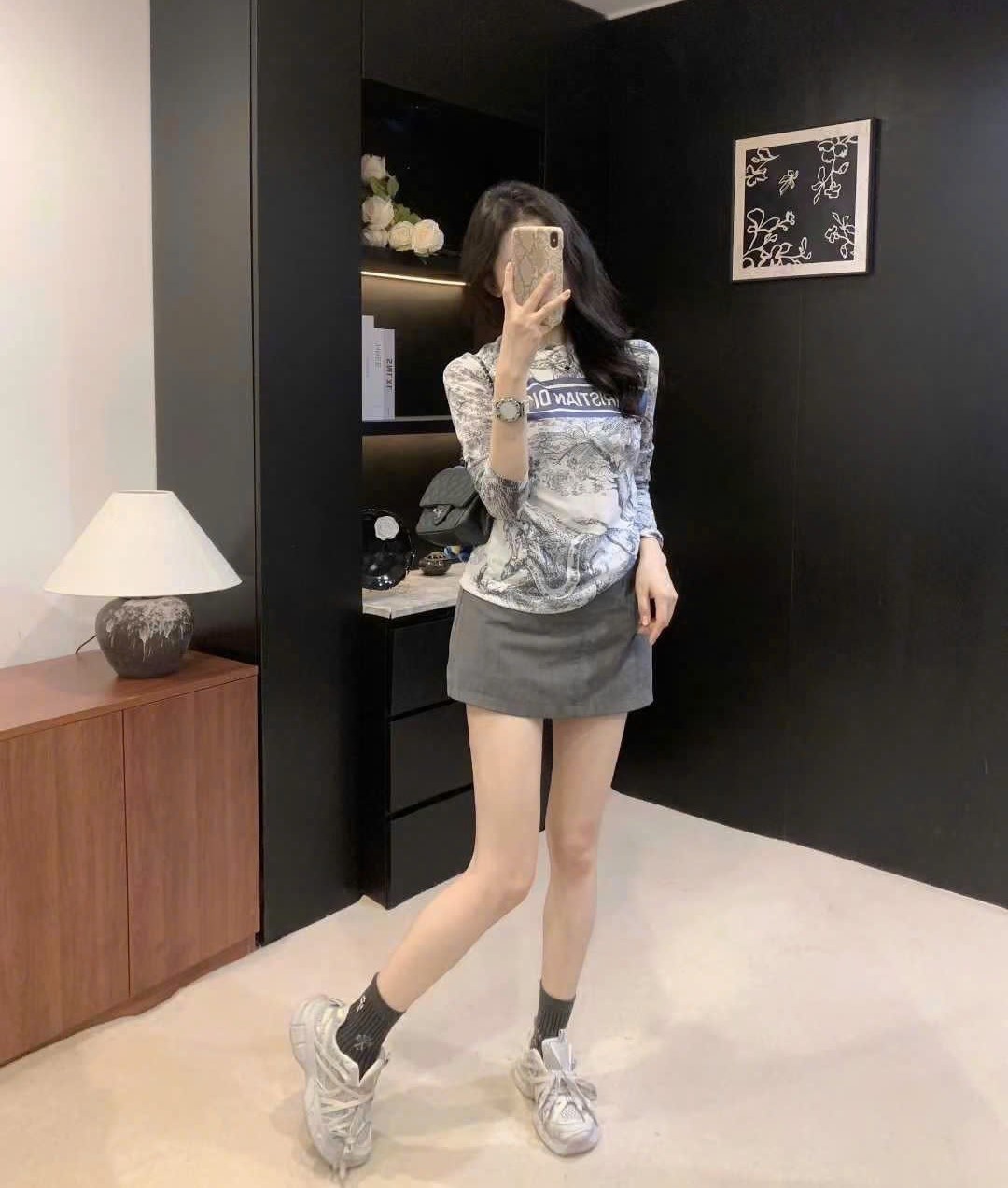 Áo thun nữ giữ nhiệt họa tiết hãng Dior 4