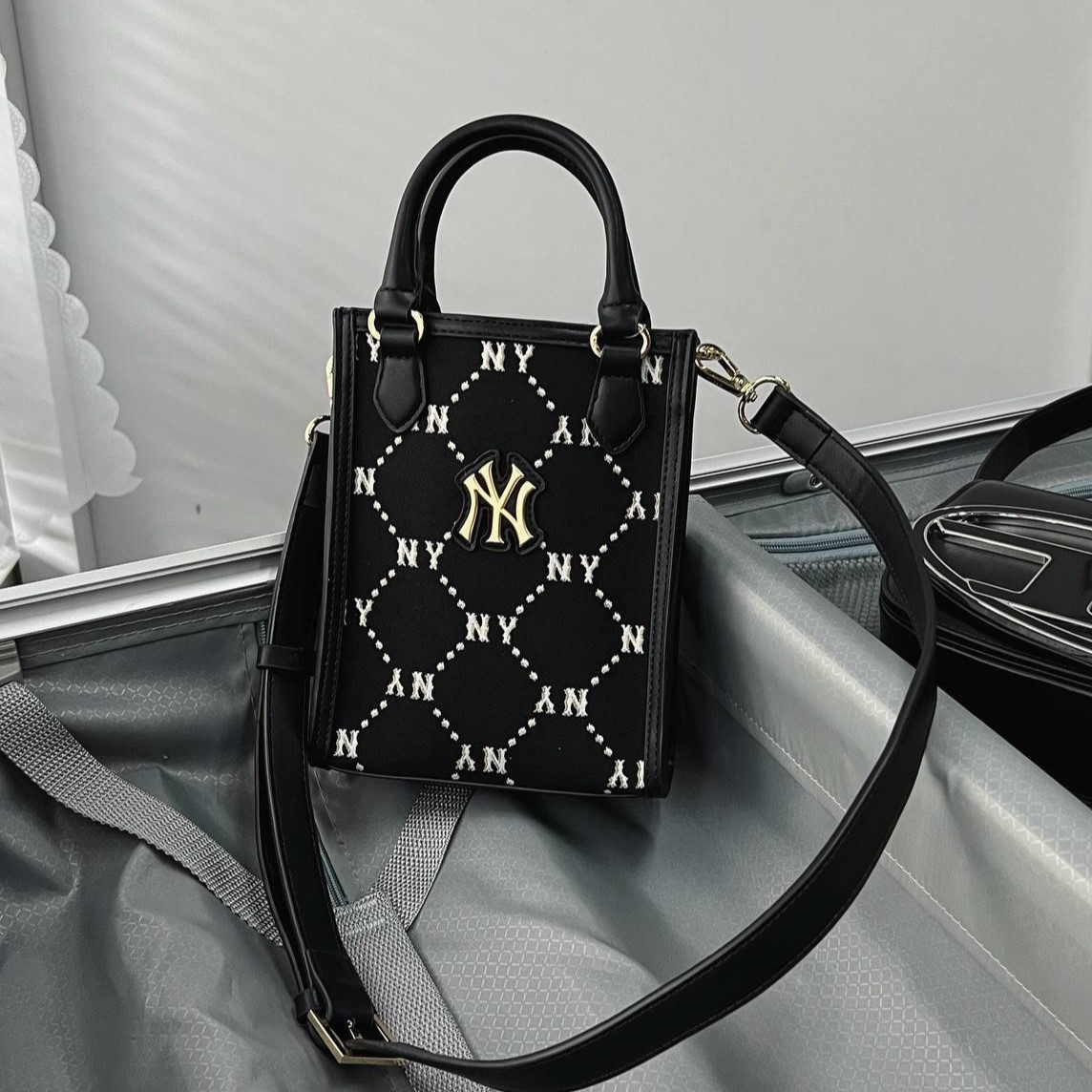 Túi MLB Korea Diamond Monogram Mini Tote Bag New York Yankees Black 7ACRMD34N-50BKS 3