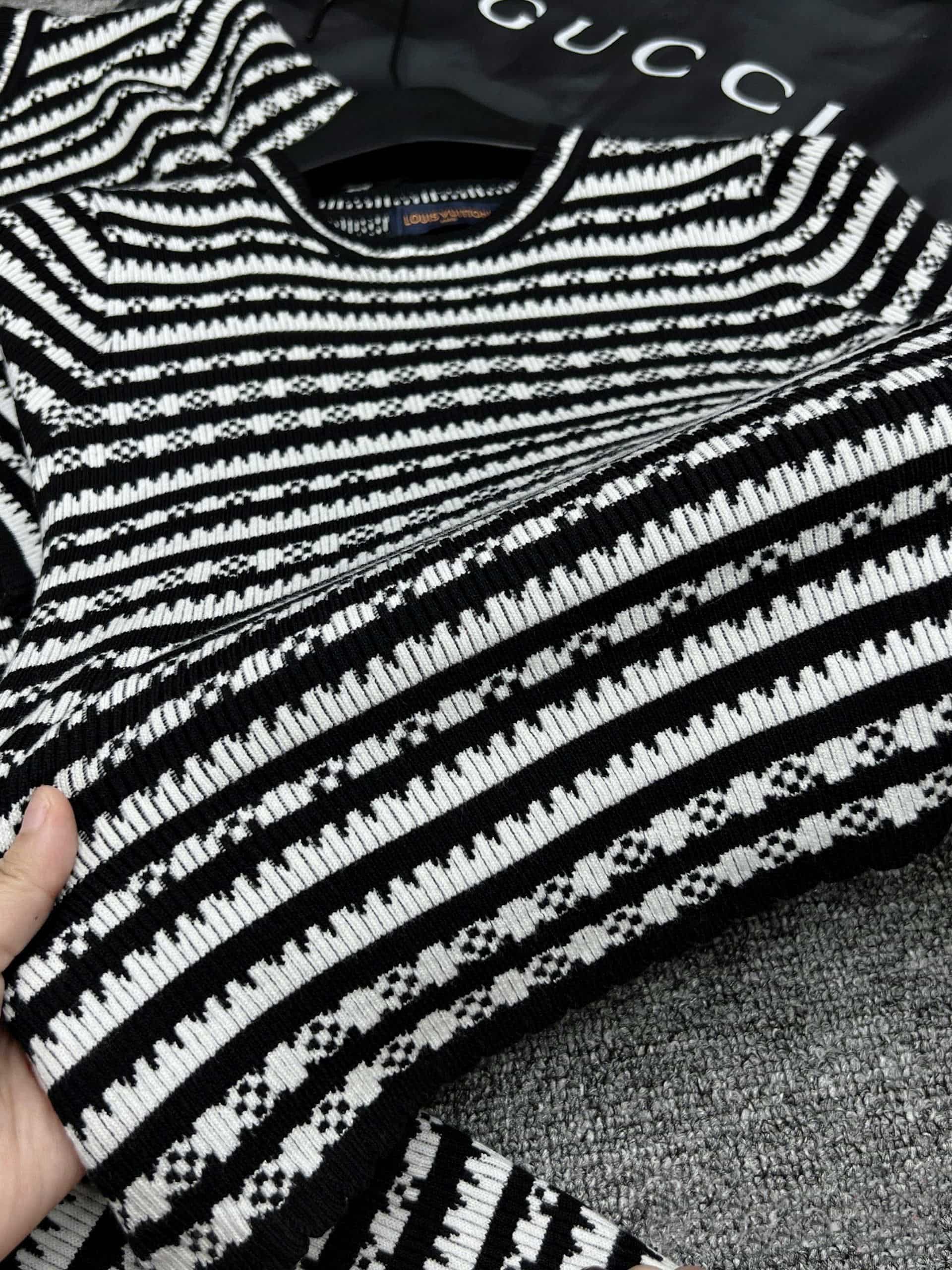 Set áo váy thun sọc ngang đen trắng LV 2