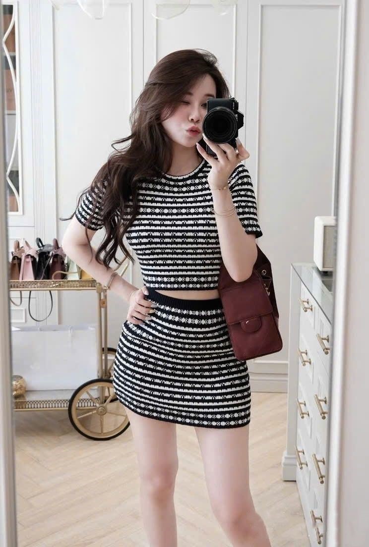 Set áo váy thun sọc ngang đen trắng LV 3