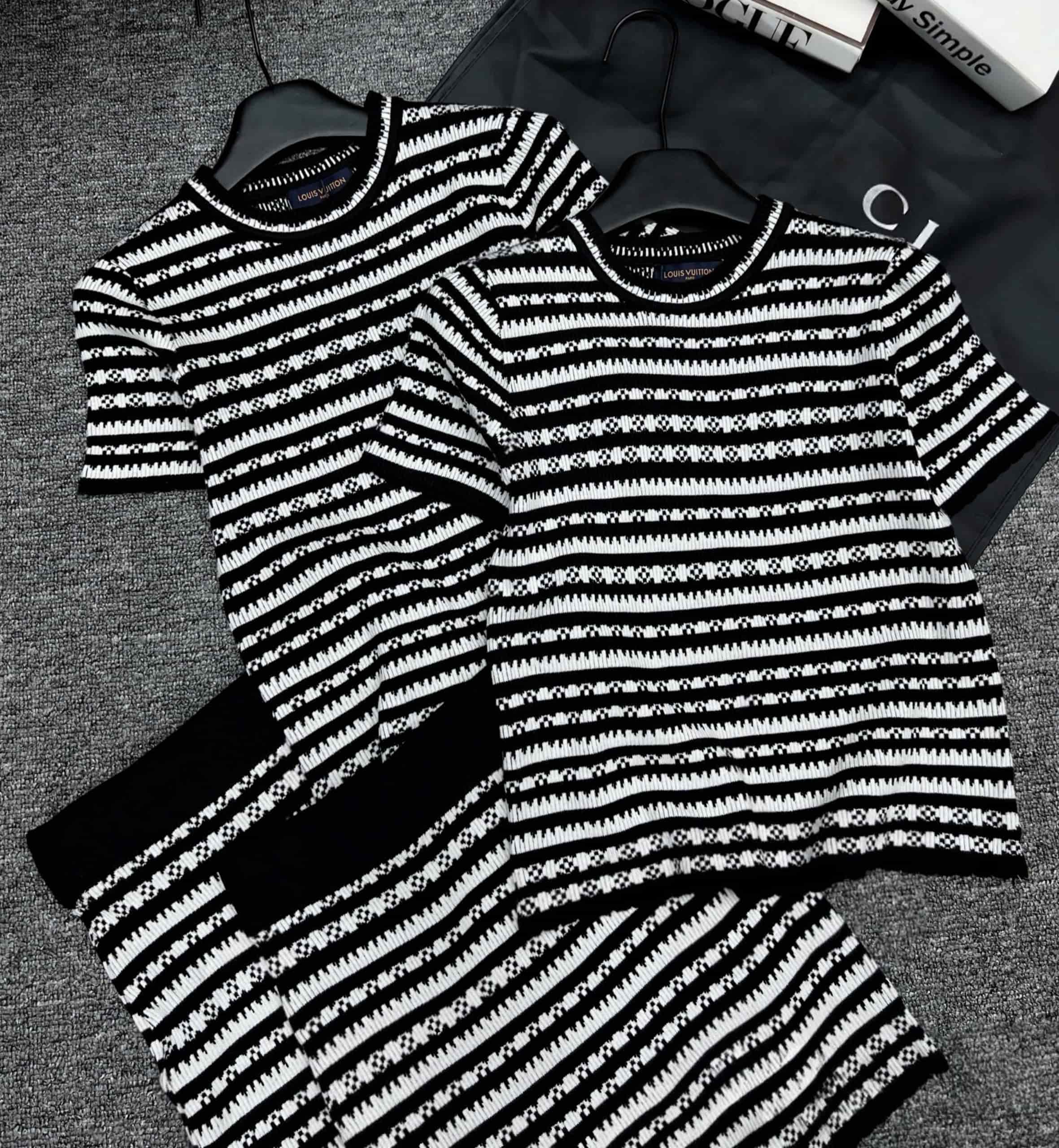 Set áo váy thun sọc ngang đen trắng LV 7