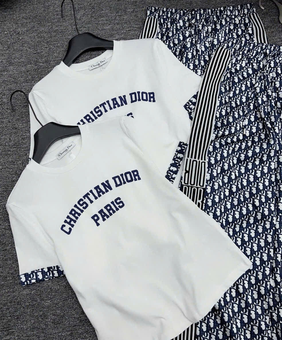 Set bộ áo thun trắng quần suông dài họa tiết hãng Dior 3