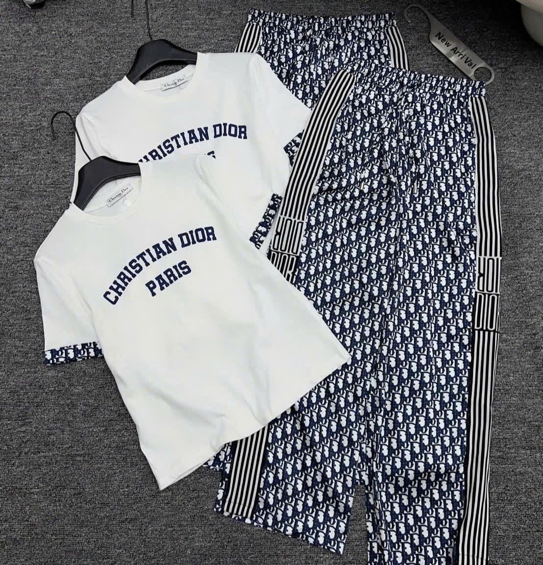 Set bộ áo thun trắng quần suông dài họa tiết hãng Dior 10