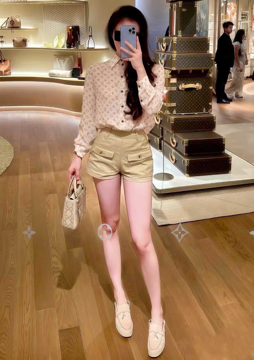 Áo sơ mi lụa tay dài họa tiết hãng LV 3