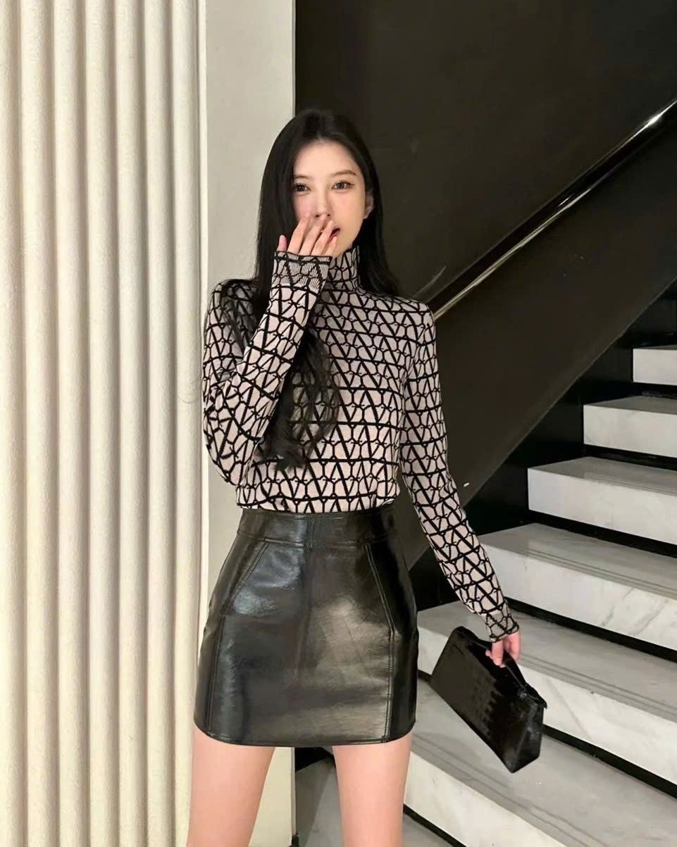 Áo Valentino cổ lọ tay dài 1