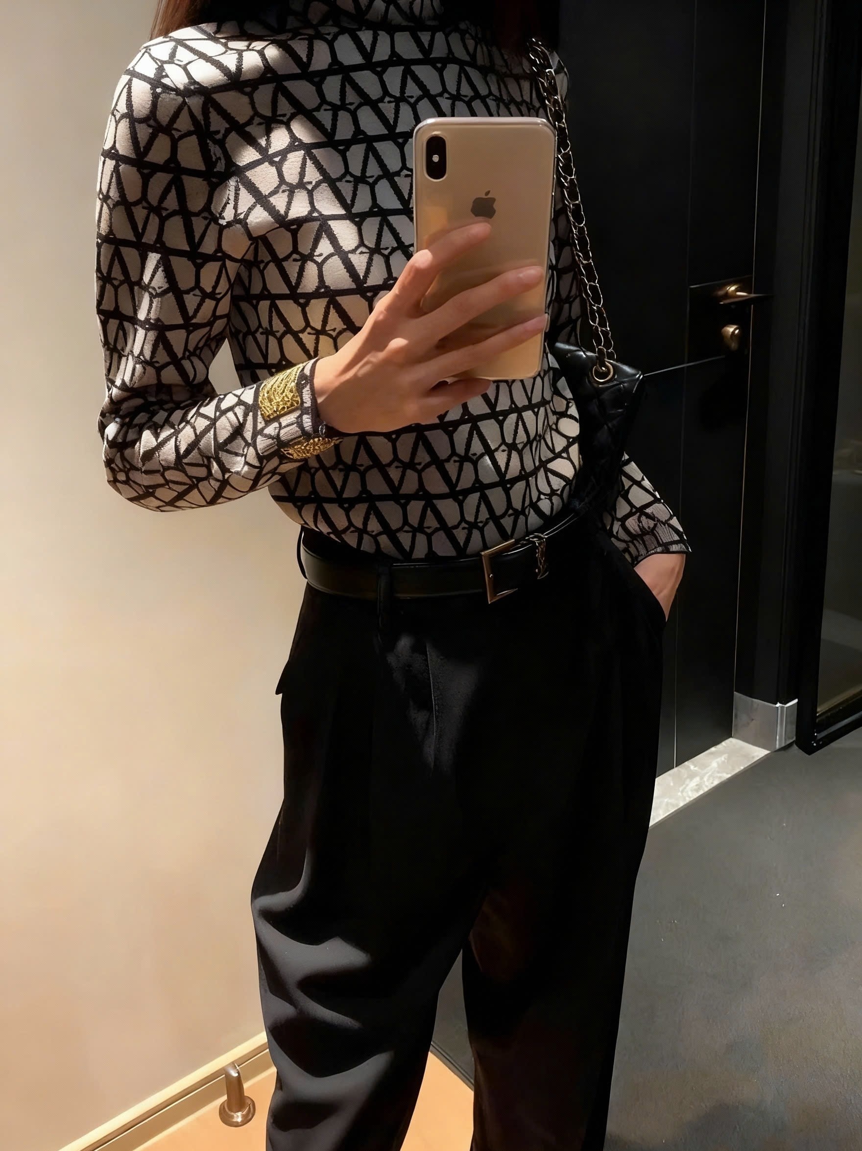 Áo Valentino cổ lọ tay dài 8