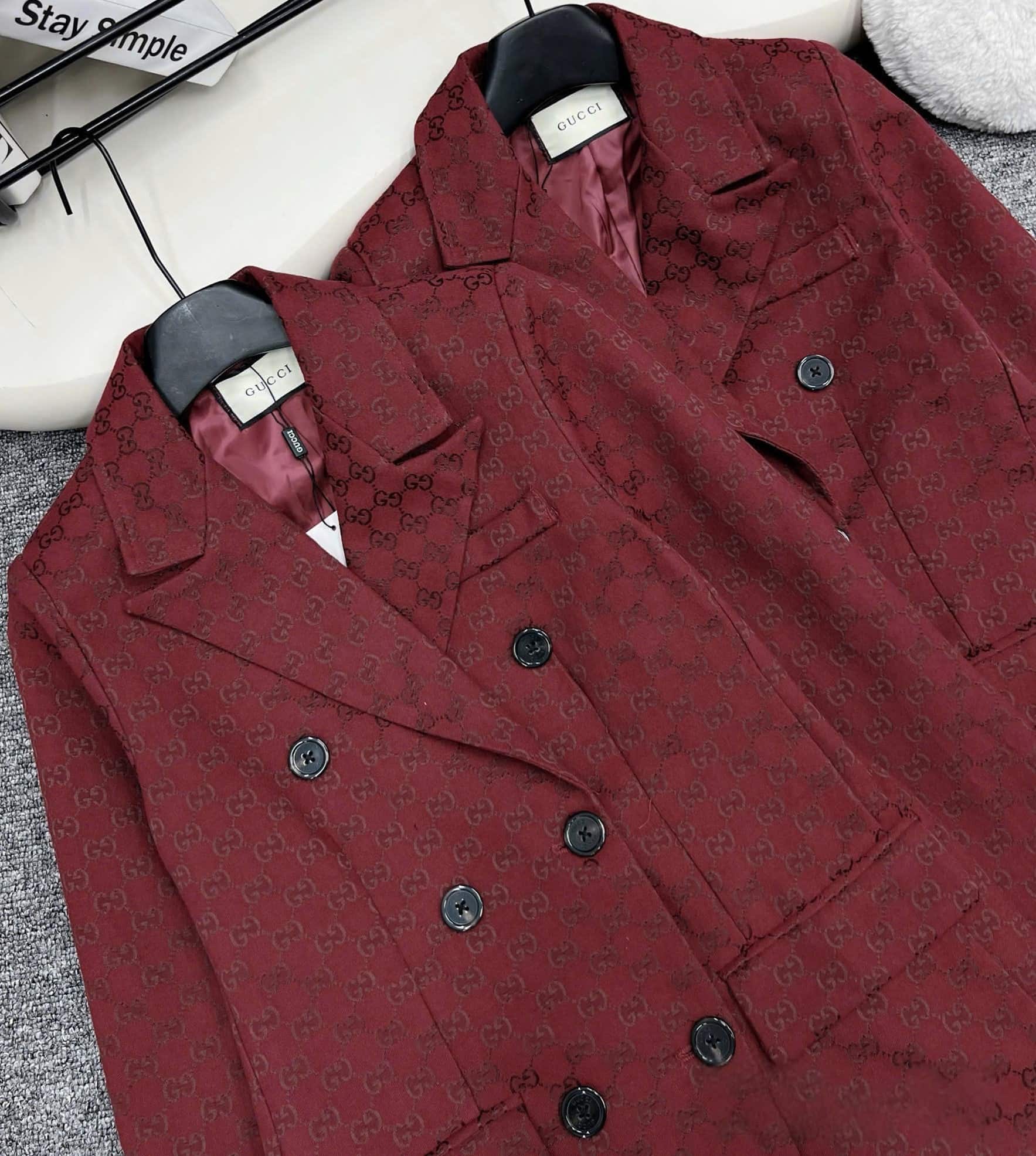 Áo khoác vest đỏ hoa tiết hãng Gucci 12