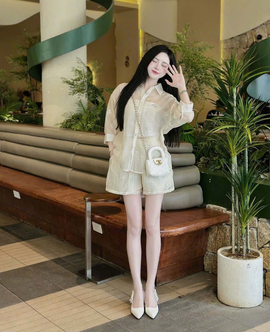 Set bộ nữ áo sơ mi tay dài quần short ngắn Louis Vuitton 1