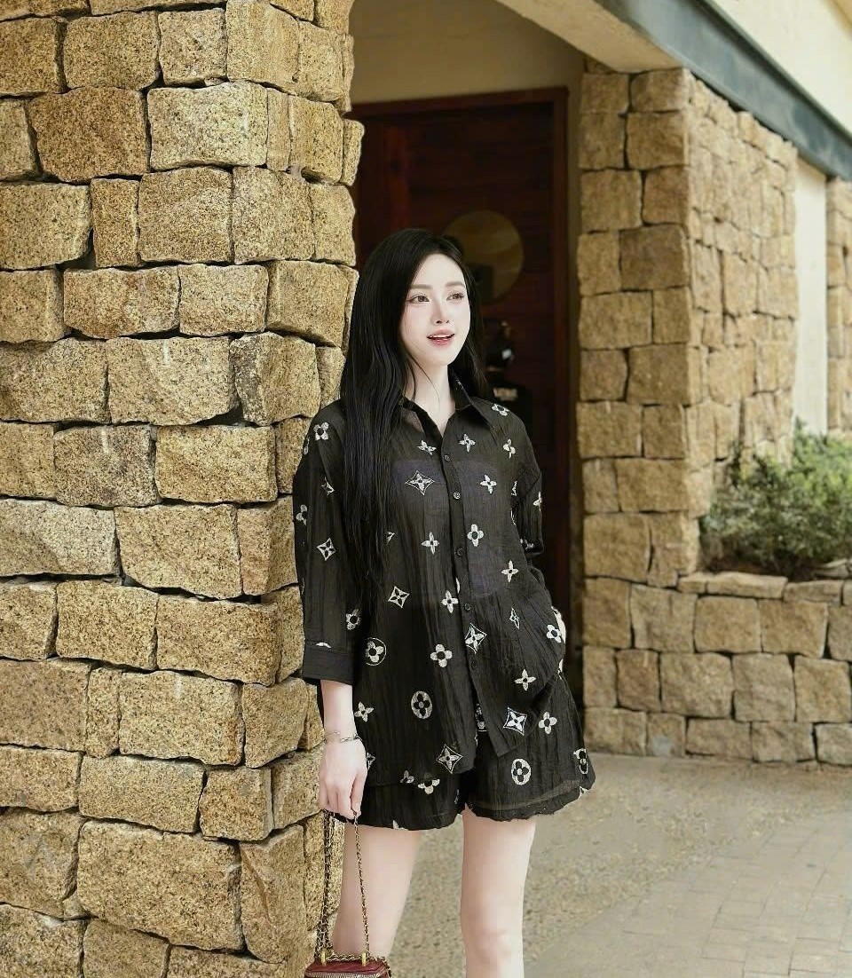 Set bộ nữ áo sơ mi tay dài quần short ngắn Louis Vuitton 3