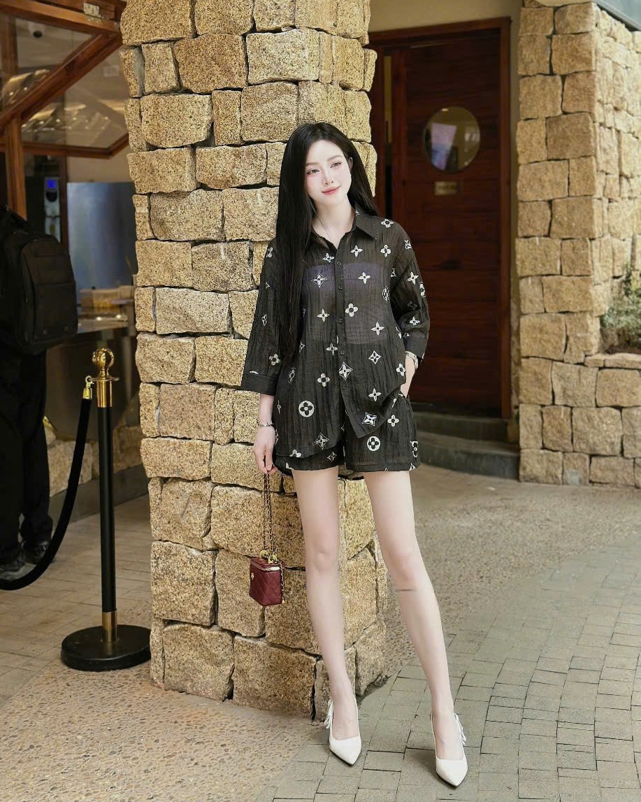 Set bộ nữ áo sơ mi tay dài quần short ngắn Louis Vuitton 2