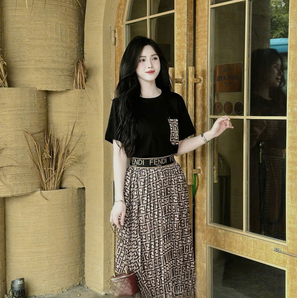 Set váy dài áo thun tay ngắn Fendi 1