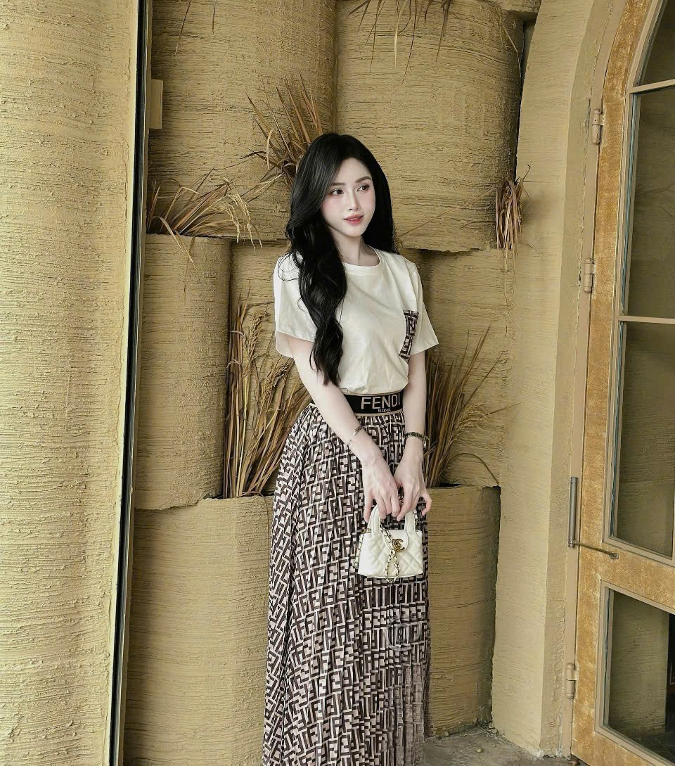 Set váy dài áo thun tay ngắn Fendi 2