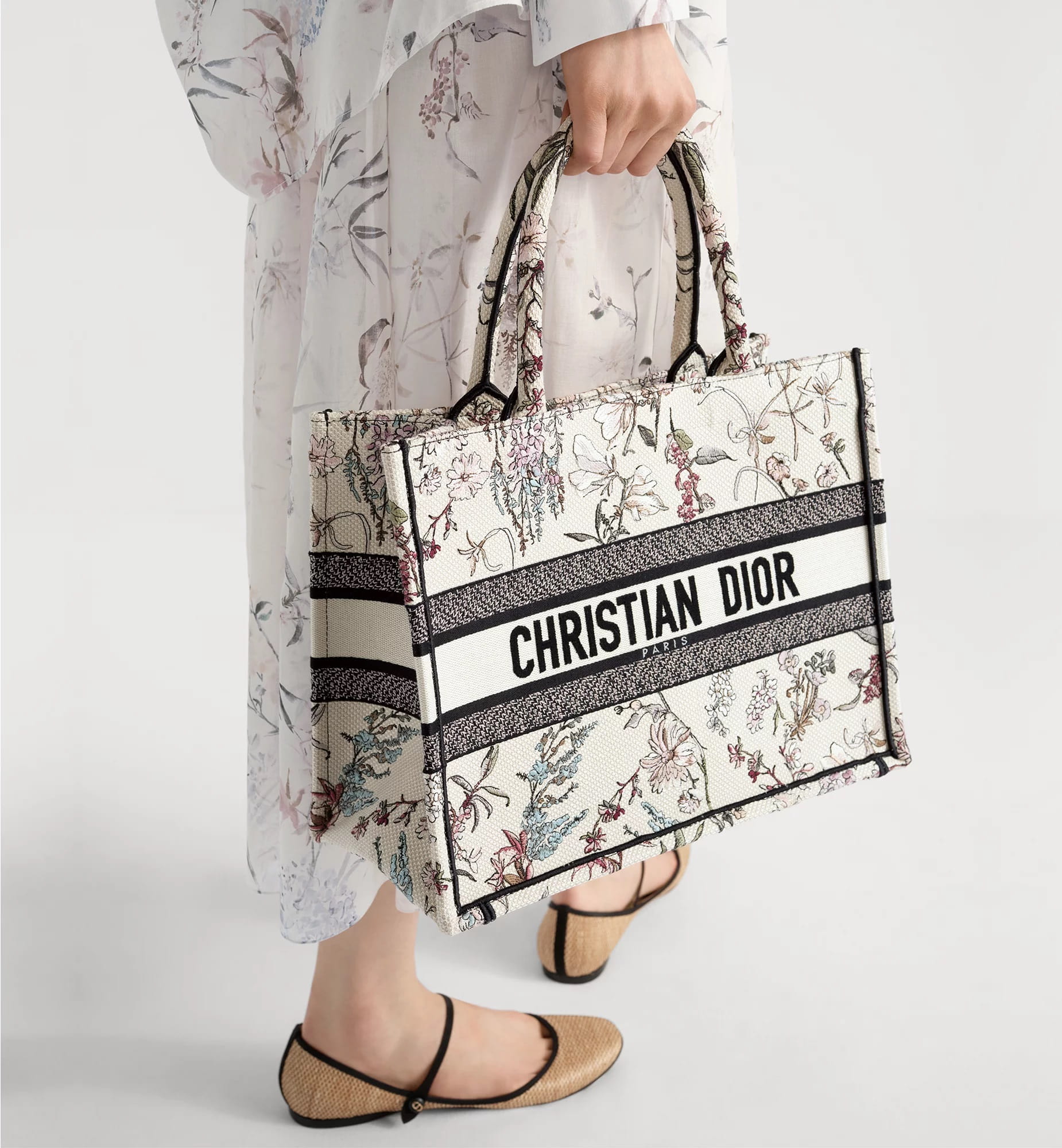 Túi cầm tay nữ Medium Dior Book Tote Beige Millefiori Embroidery 2