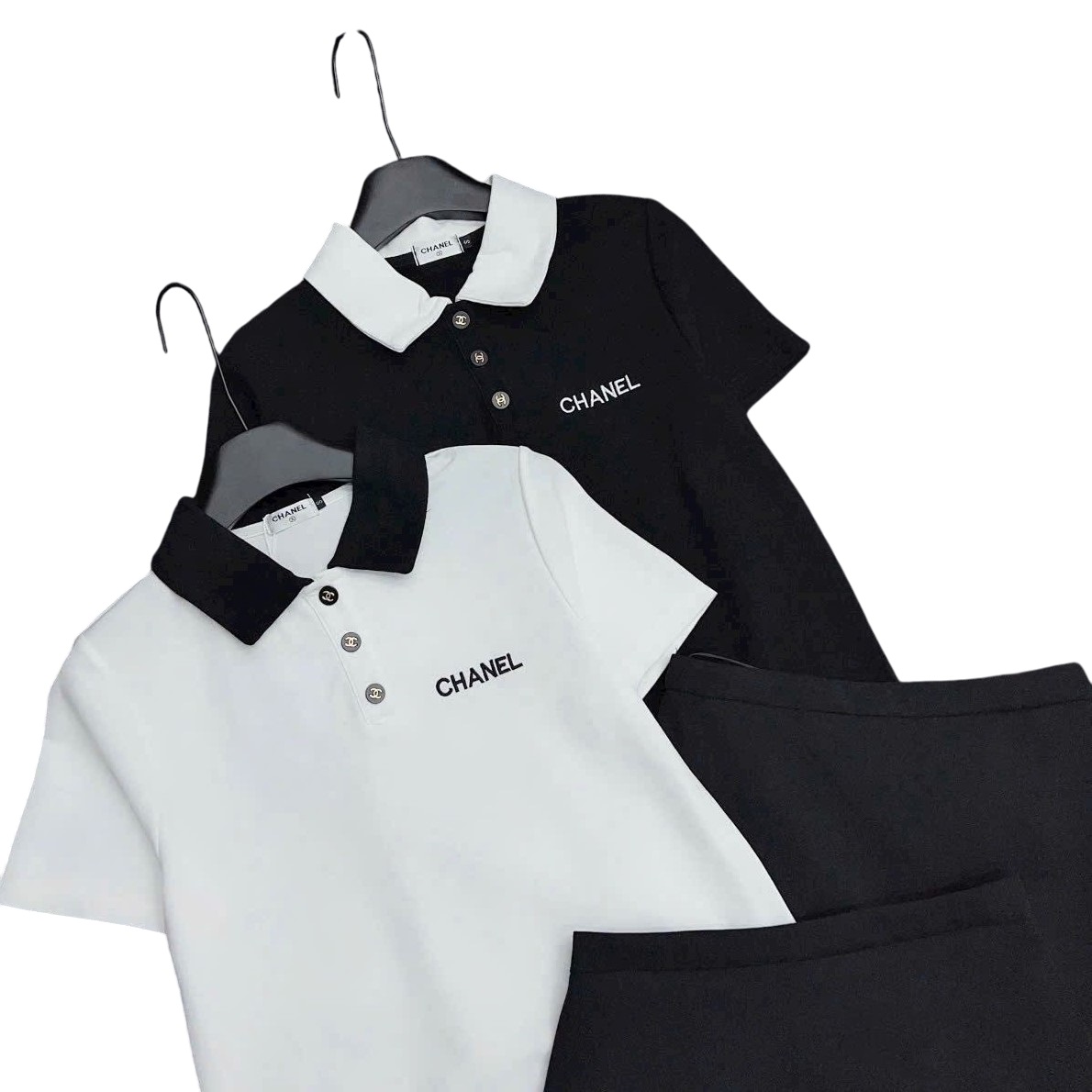 Set áo thun polo váy ngắn trắng đen Chanel 1