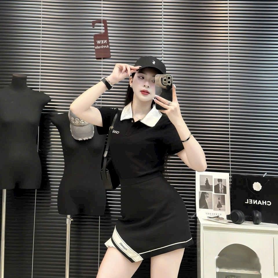 Set áo thun polo váy ngắn trắng đen Chanel 4