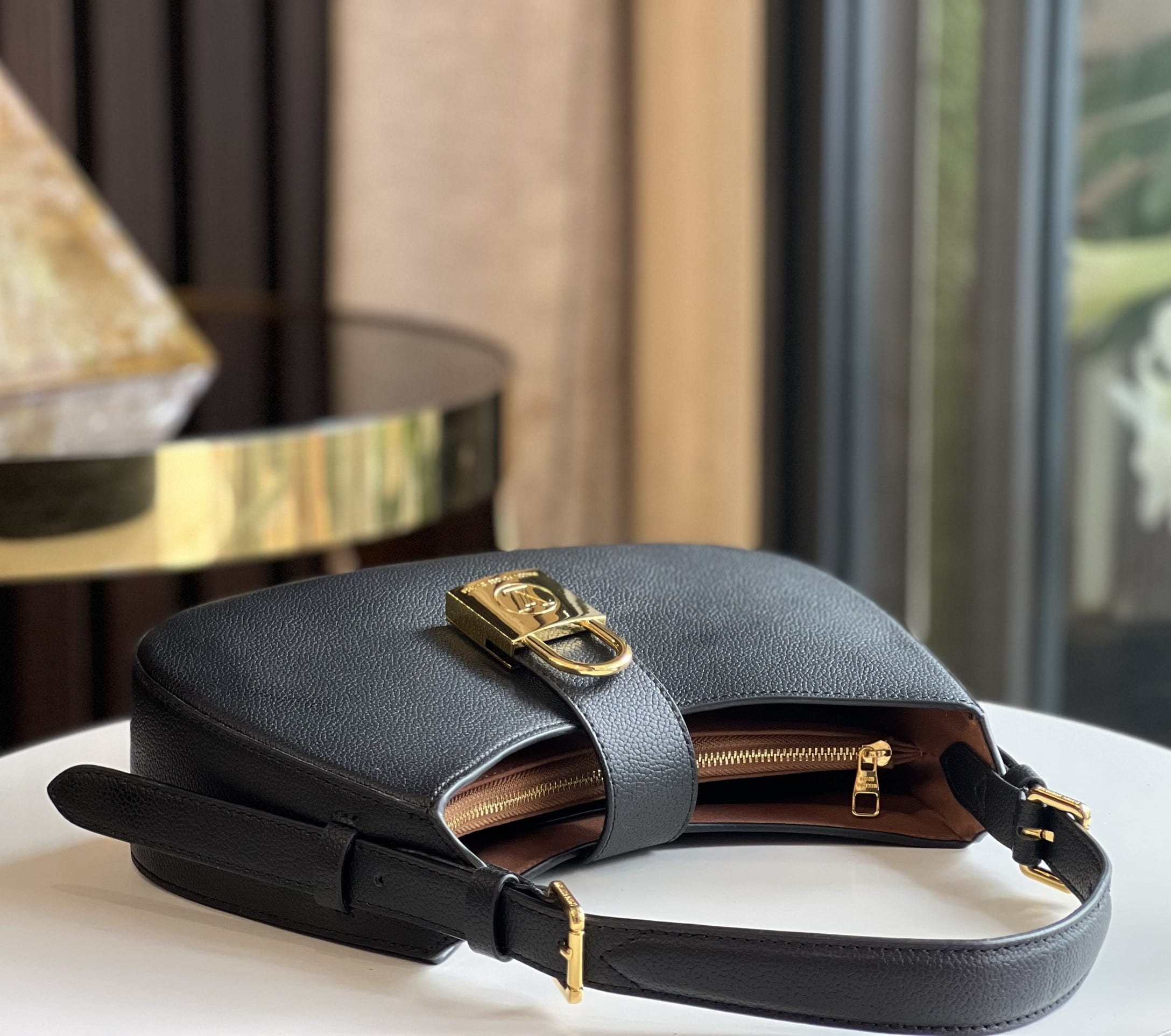 TÚI ĐEO VAI LV LOUIS VUITTON LOW KEY SHOULDER BAG BLACK 1