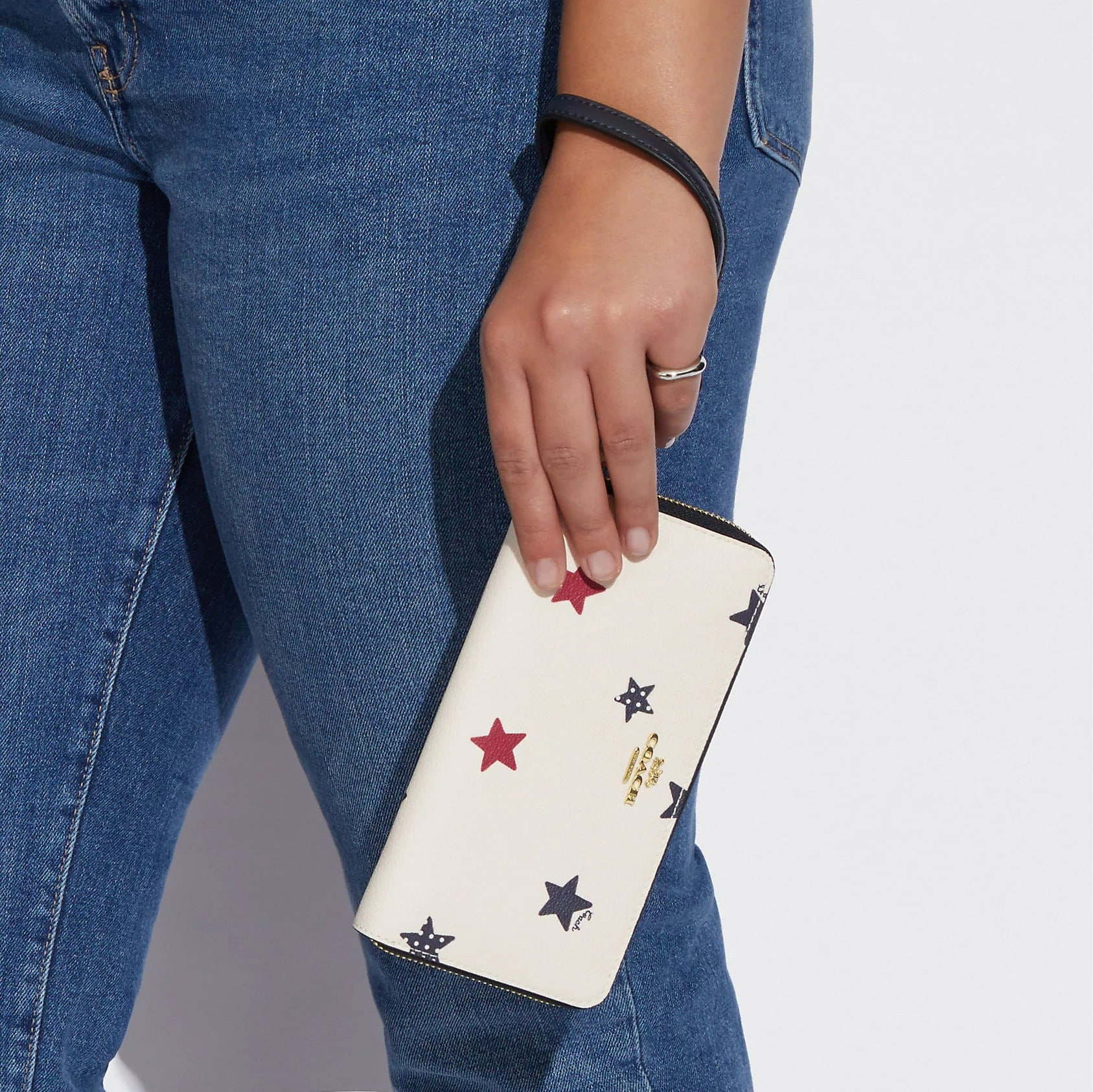 VÍ COACH LONG ZIP AROUND WALLET WITH AMERICAN STAR PRINT 2