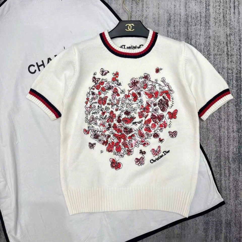 Áo len họa tiết bướm đỏ Dior 4