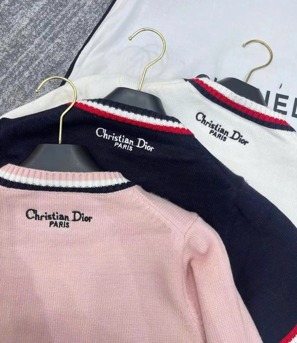 Áo len họa tiết bướm đỏ Dior 7