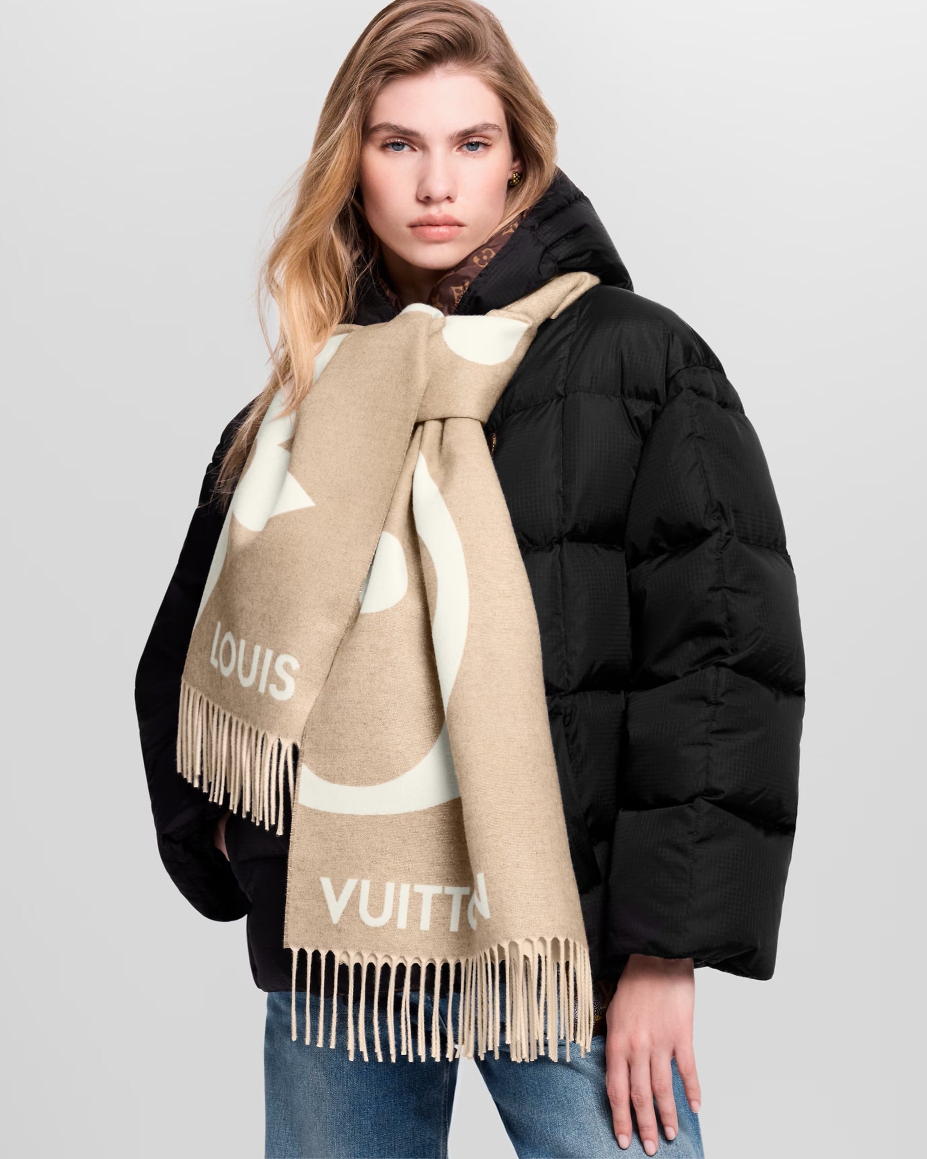 Khăn choàng Louis Vuitton The Ultimate Shine Scarf Beige 4