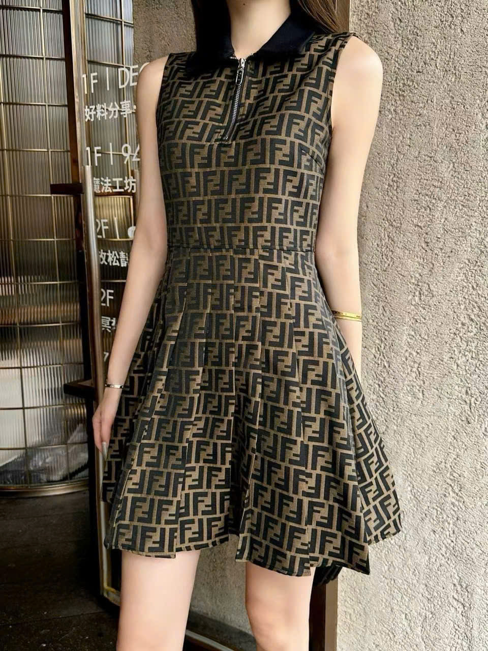 Đầm nữ sát nách cổ polo dáng xòe Fendi 4