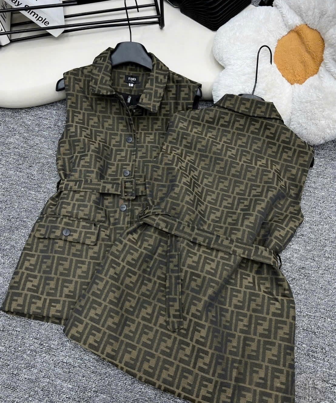 Áo gile nữ Fendi kèm thắt lưng 3