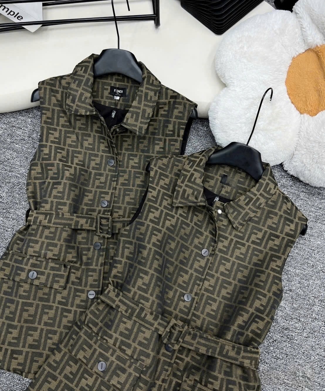 Áo gile nữ Fendi kèm thắt lưng 5