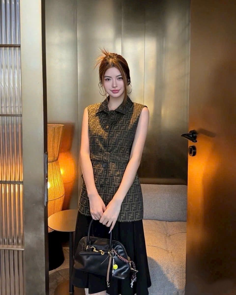 Áo gile nữ Fendi kèm thắt lưng 8