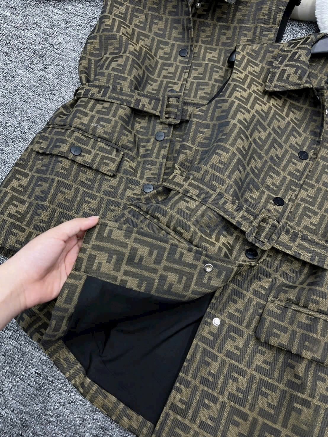 Áo gile nữ Fendi kèm thắt lưng 10