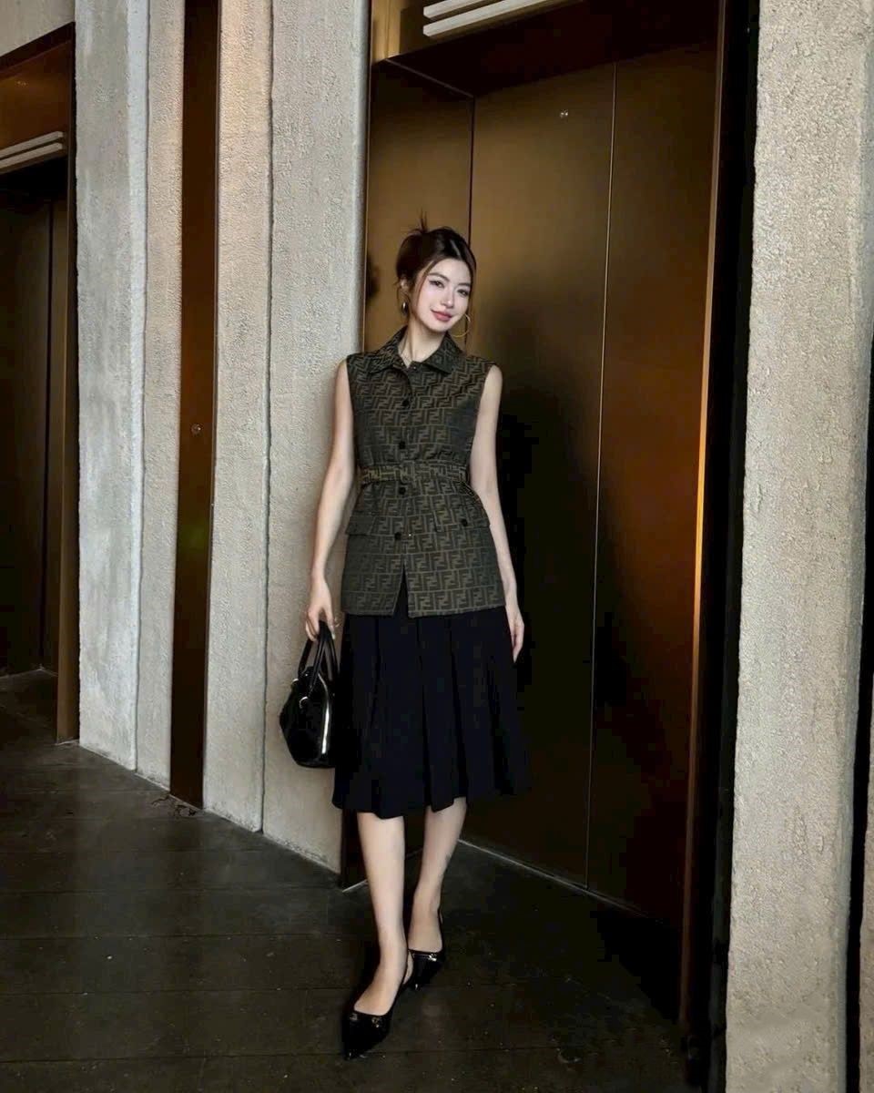 Áo gile nữ Fendi kèm thắt lưng 11