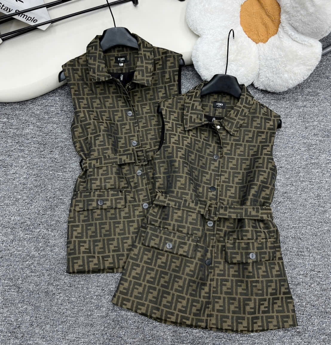 Áo gile nữ Fendi kèm thắt lưng 12