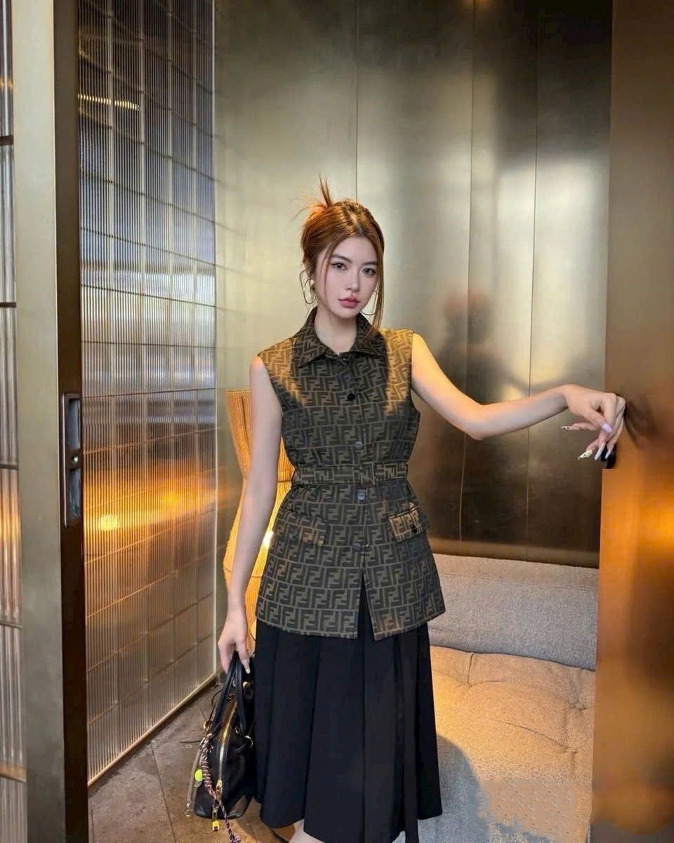 Áo gile nữ Fendi kèm thắt lưng 14