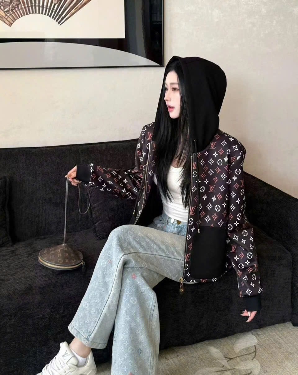 Áo khoác nữ có nón hoa tiết nhiều màu hãng LV 7