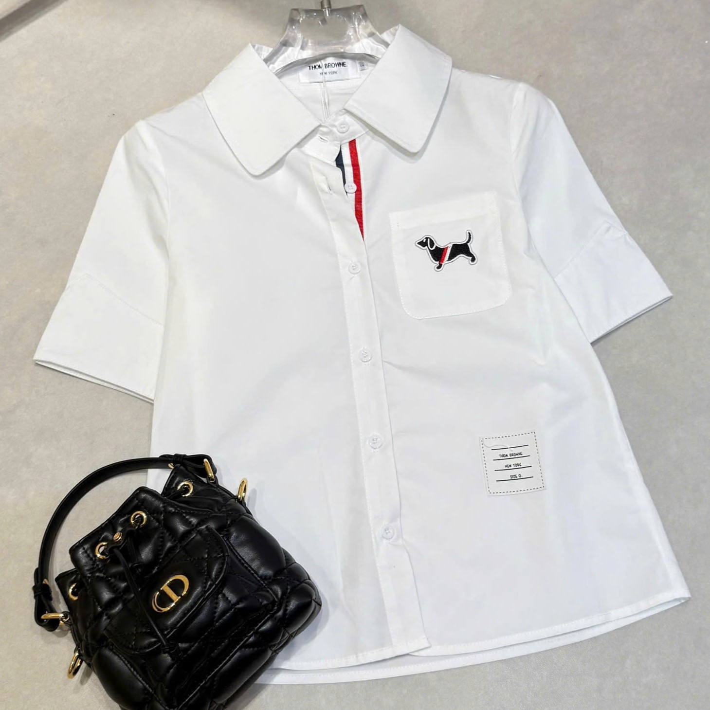 Áo sơ mi nhiều màu Thom Browne họa tiết chó 8