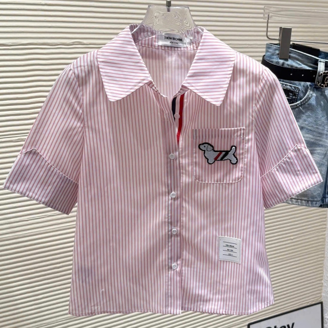Áo sơ mi nhiều màu Thom Browne họa tiết chó 5