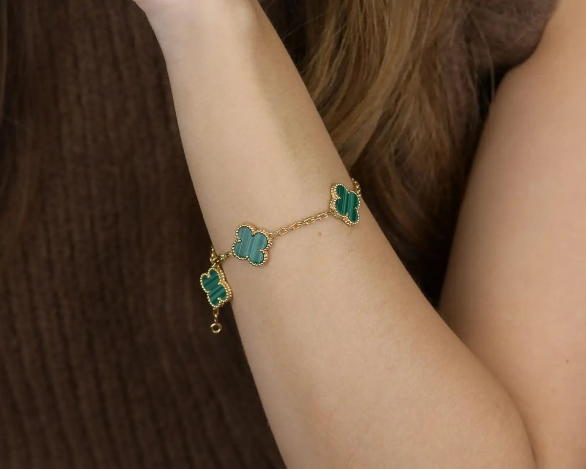 Vòng đeo tay cỏ 4 lá xanh Van Cleef Arpels Vintage Alhambra 5 Motifs Bracelet Yellow Gold Malachite VCARL80900 3
