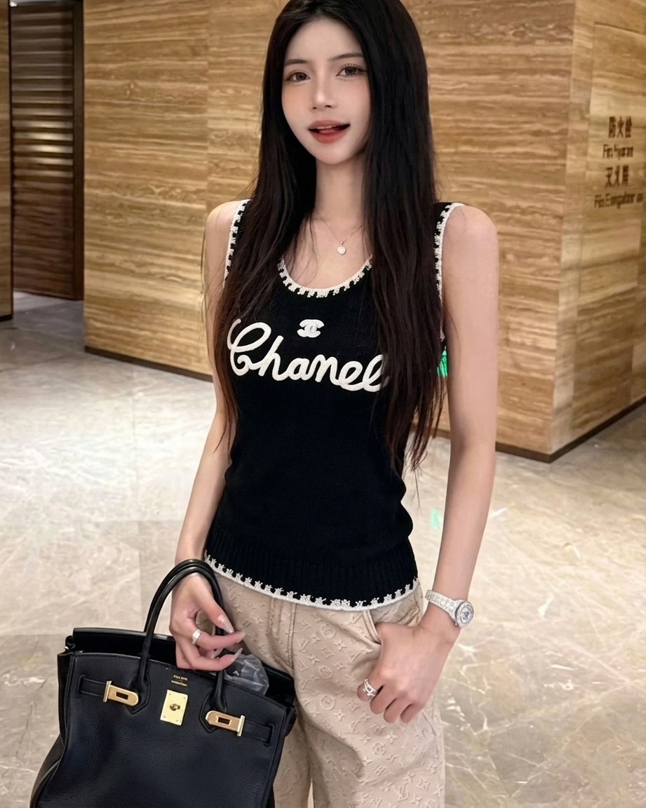 Áo ba lỗ đen viền trắng Chanel 1
