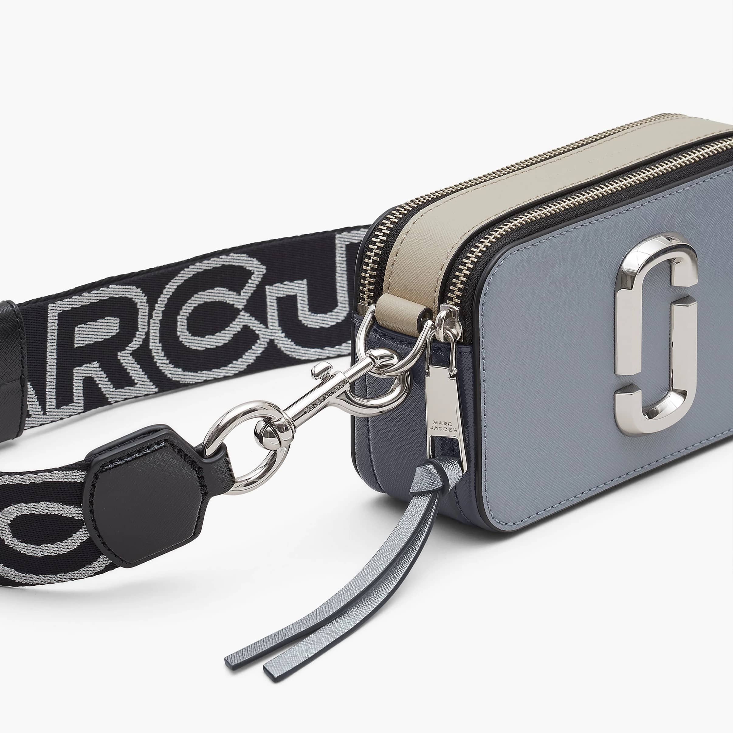 Túi đeo chéo nữ Marc Jacobs màu xám The Snapshot Crossbody Bag In Wolf Grey Multi 27