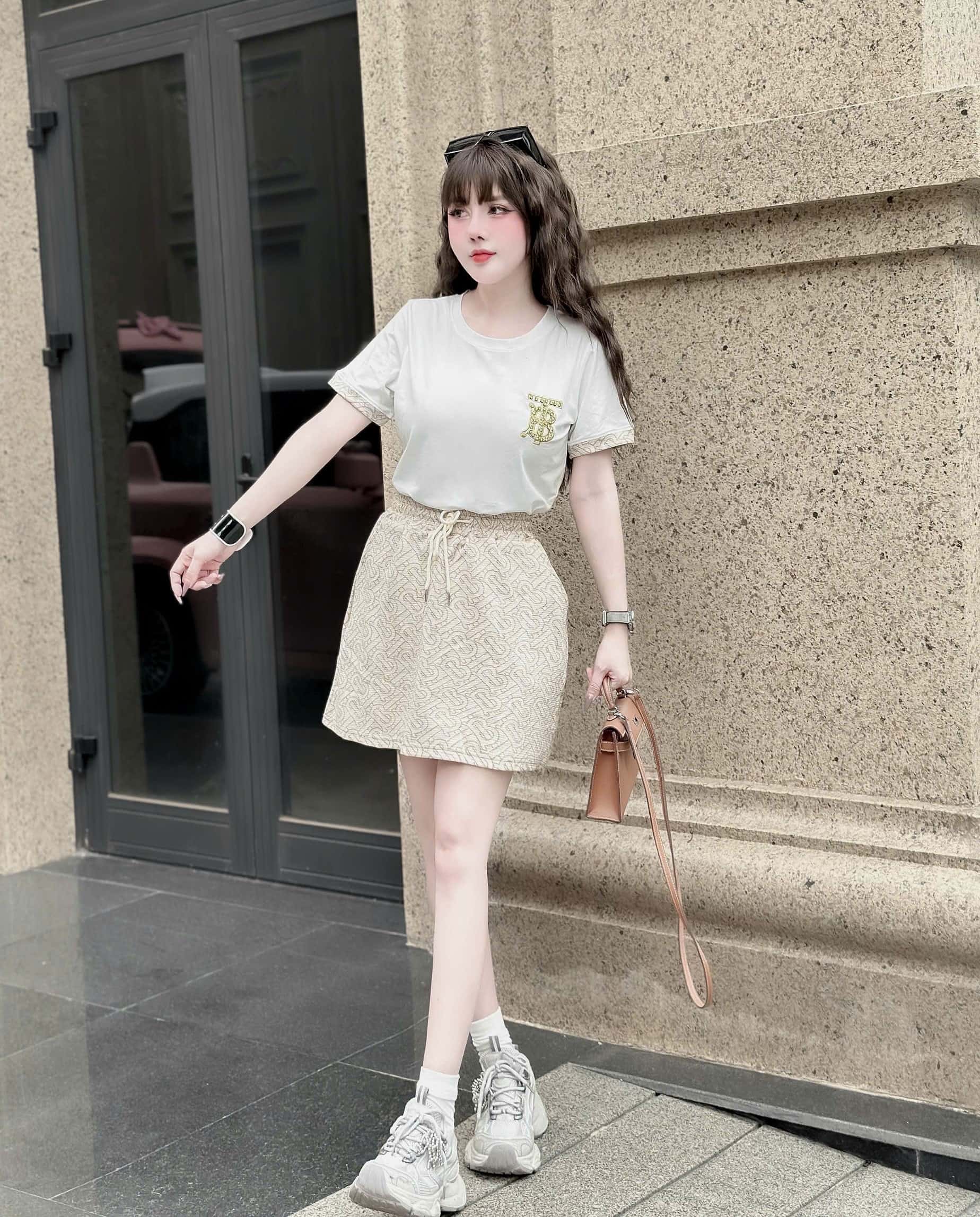 Set áo thun váy ngắn phối màu Burberry 2