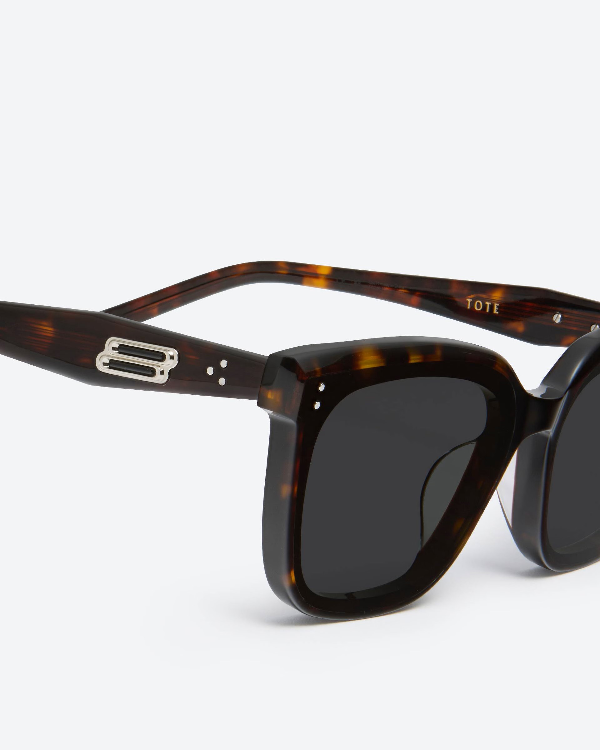 MẮT KÍNH GENTLE MONSTER TOTE T1 BLACK LENSES TORTOISESHELL ACETATE FRAME 2