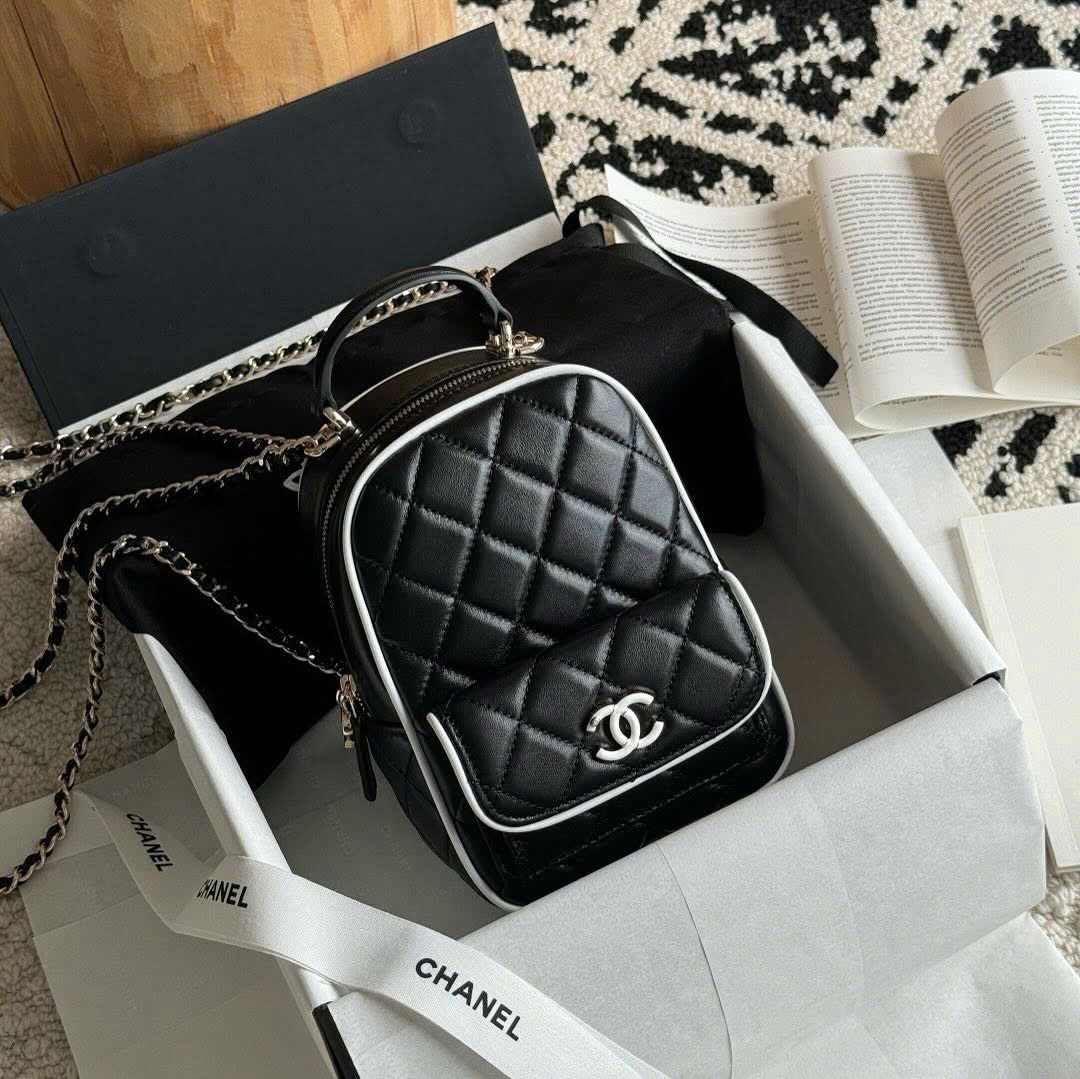 Balo Chanel Mini Backpack Lambskin White Black 2